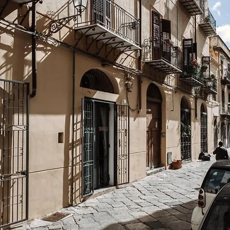 Filippo's Holiday House 2*